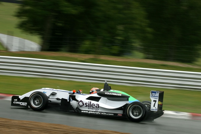 Bild: Pietro Fantin - Hitech Racing - Dallara F308 - Volkswagen