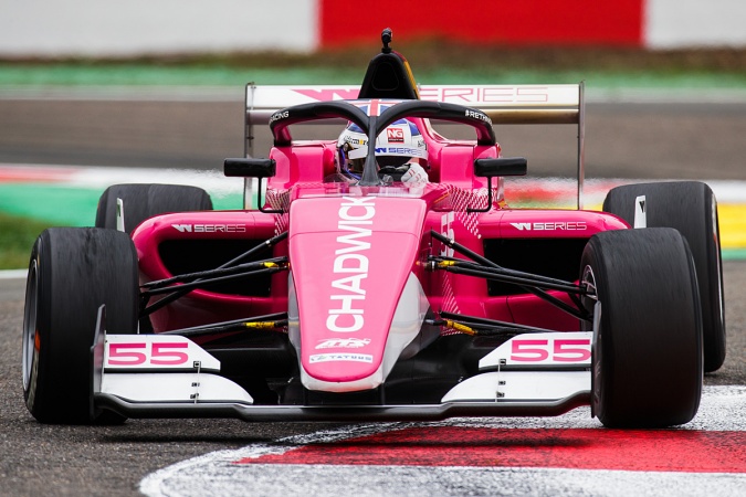 Bild: Jamie Chadwick - Hitech Racing - Tatuus F3 T-318 - Alfa Romeo