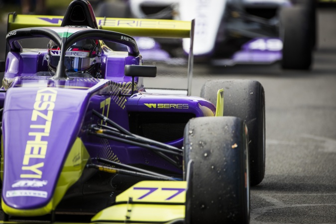 Bild: Vivien Keszthelyi - Hitech Racing - Tatuus F3 T-318 - Alfa Romeo