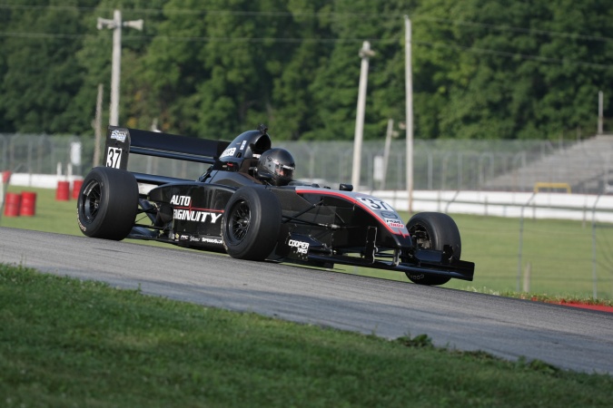 Bild: Jay Horak - M1 Racing - Elan Star Pro - Mazda