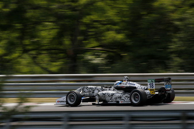 Bild: Julian Hanses - ma-con Motorsport - Dallara F312 - Volkswagen