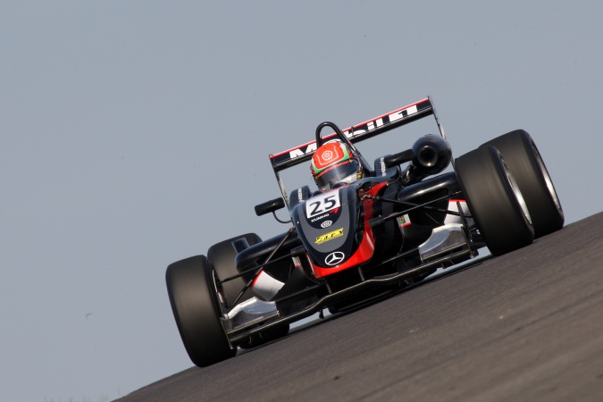 Bild: Cesar Ramos - Manor Motorsport - Dallara F308 - AMG Mercedes