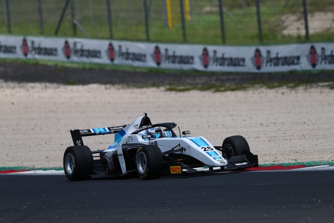 Bild: Alexandre Bardinon - Mas Du Clos Racing - Tatuus F3 T-318 - Alfa Romeo