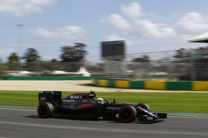 Bild: Jenson Button - McLaren - McLaren MP4-31 - Honda