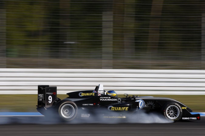 Bild: Adrian Quaife-Hobbs - Motopark Academy - Dallara F308 - Volkswagen