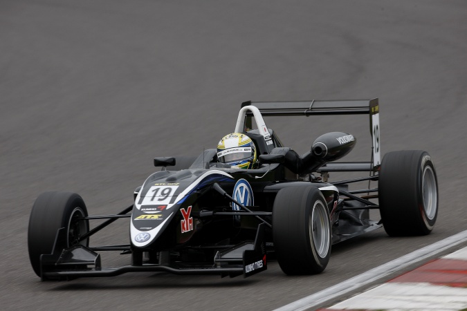Bild: Kimiya Sato - Motopark Academy - Dallara F308 - Volkswagen