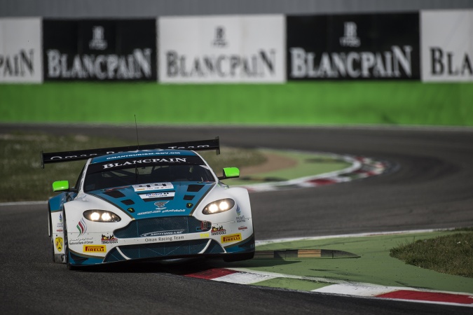 Bild: Michael CaineAhmad Al HarthyStephen Jelley - Motorbase Performance - Aston Martin Vantage GT3 V12