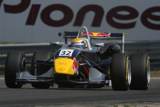 Bild: Sebastien Buemi - Mücke Motorsport - Dallara F305 - AMG Mercedes