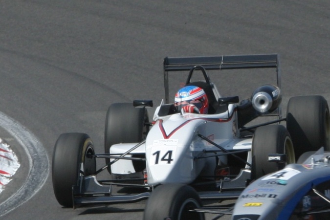 Bild: Adam Carroll - P1 Motorsport - Dallara F302 - Mugen Honda