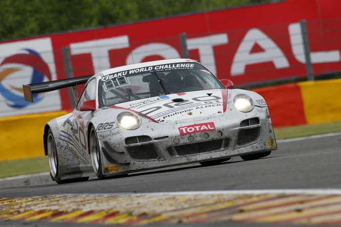 Bild: Timo BernhardJörg BergmeisterNicolas Lapierre - Pro GT - Porsche 911 GT3 R (997)