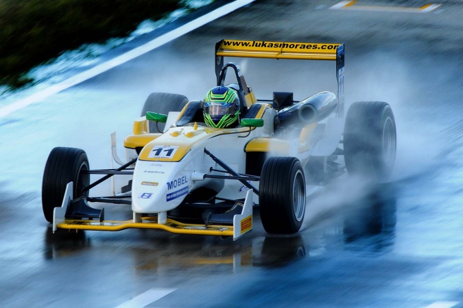 Bild: Lukas Moraes - Prop Car Racing - Dallara F308 - Berta