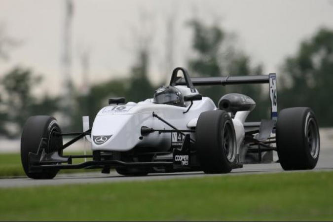 Bild: Dominic Storey - Räikkönen Robertson Racing - Dallara F308 - AMG Mercedes