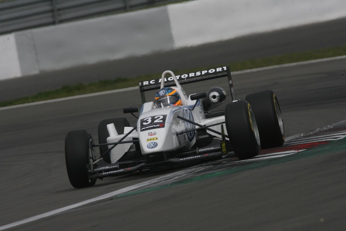 Bild: Jonathan Summerton - RC Motorsport - Dallara F305 - Volkswagen
