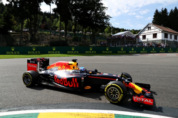 Bild: Daniel Ricciardo - Red Bull Racing - Red Bull RB12 - TAG