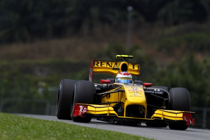 Bild: Vitaly Petrov - Renault F1 Team - Renault R30