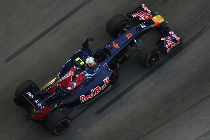 Bild: Sebastien Buemi - Scuderia Toro Rosso - Toro Rosso STR4 - Ferrari