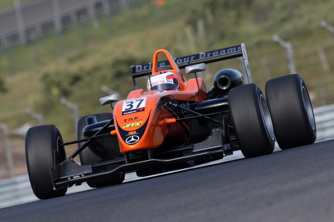 Bild: Andrea Caldarelli - SG Formula - Dallara F308 - AMG Mercedes