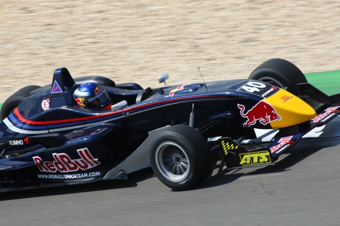 Bild: Daniel Ricciardo - SG Formula - Dallara F308 - AMG Mercedes