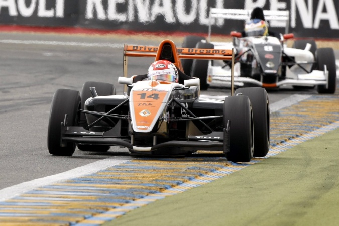 Bild: Andrea Caldarelli - SG Formula - Tatuus Renault 2000