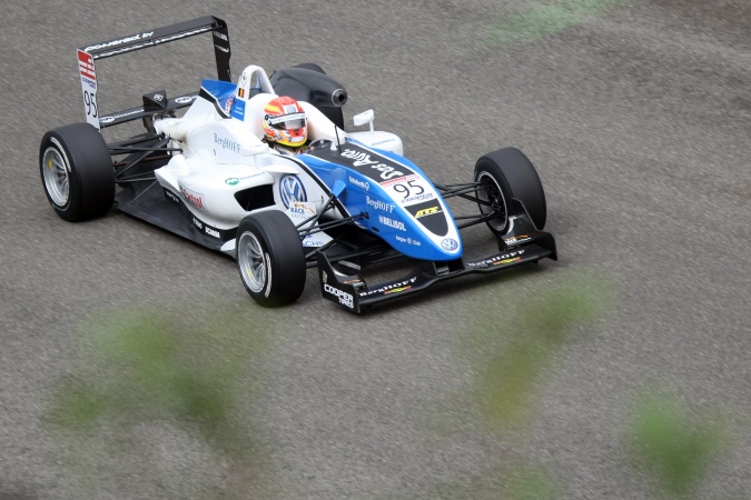 Bild: Laurens Vanthoor - Signature - Dallara F308 - Volkswagen