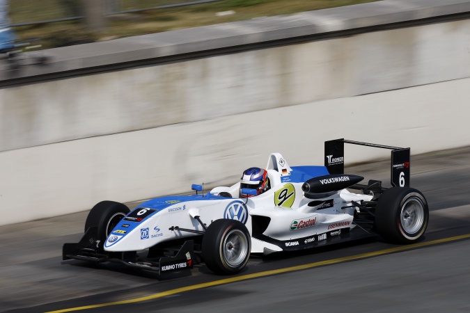 Bild: Marco Wittmann - Signature - Dallara F308 - Volkswagen