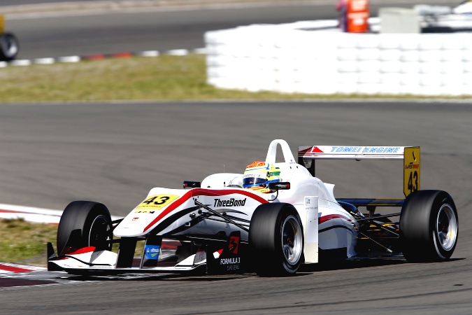 Bild: Alexander Sims - T-Sport - Dallara F312 - Tomei Nissan