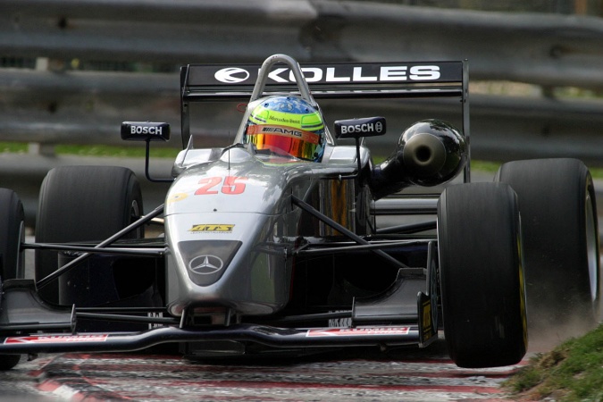 Bild: Tom Kimber-Smith - Team Kolles - Dallara F302 - AMG Mercedes