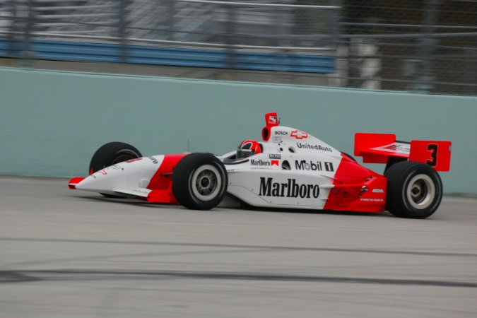 Bild: Helio Castroneves - Team Penske - Dallara IR-02 - Chevrolet