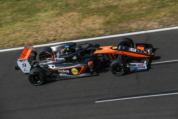 Bild: Cem Bölükbaşı - Van Amersfoort Racing - Dallara F320 - HWA Mercedes