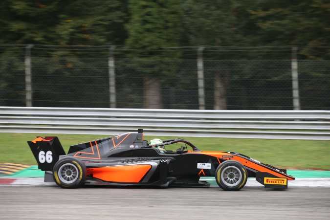 Bild: Andreas Estner - Van Amersfoort Racing - Tatuus F3 T-318 - Alfa Romeo