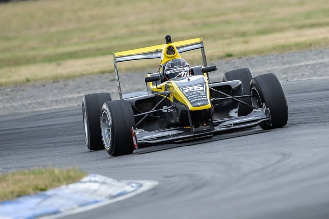 Bild: Bruno Baptista - Victory Motor Racing - Tatuus FT50 - Toyota