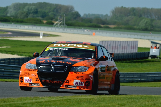 Bild: Norbert Michelisz - Zengö Team - BMW 320 TC (E90)