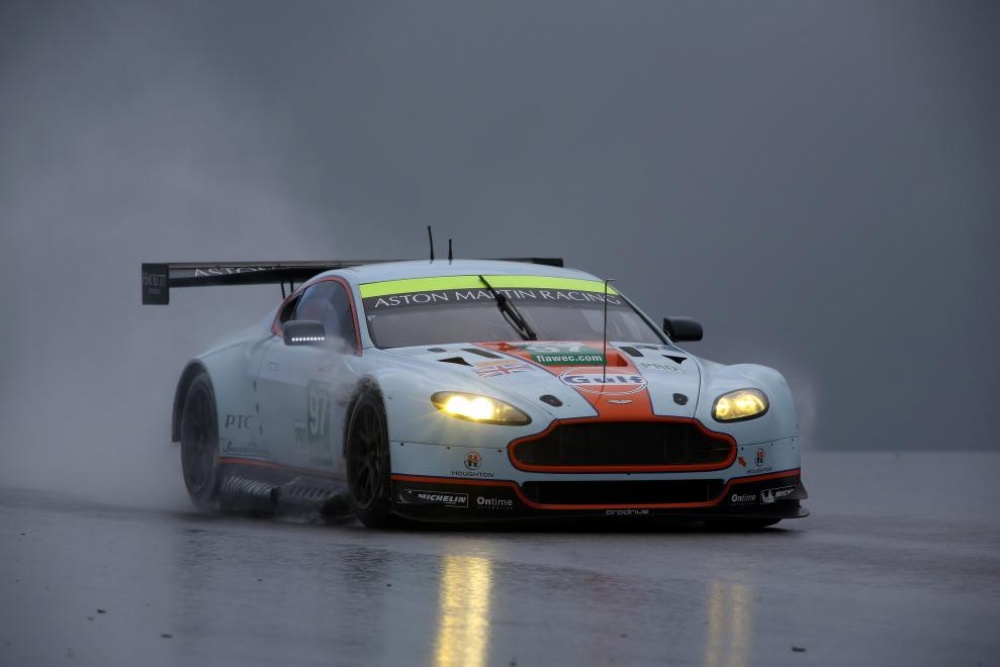 Oliver Gavin - Aston Martin Racing - Aston Martin V8 Vantage GT2