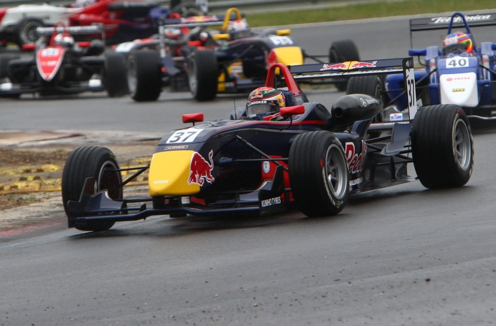 Brendon Hartley - Carlin Motorsport - Dallara F308 - AMG Mercedes