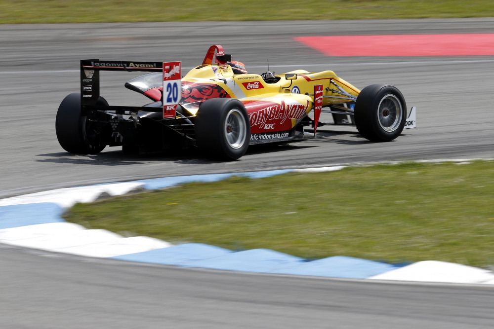 Sean Gelael - Carlin Motorsport Sean Gelael - Carlin Motorsport - Dallara F312 - Volkswagen