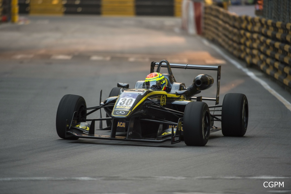 Alexander Sims - Double R Racing - Dallara F312 - AMG Mercedes