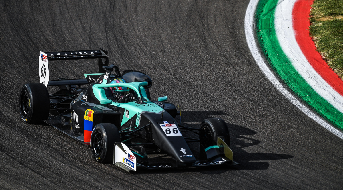 Zdenek Chovanec - Double R Racing - Dallara F320 - HWA Mercedes