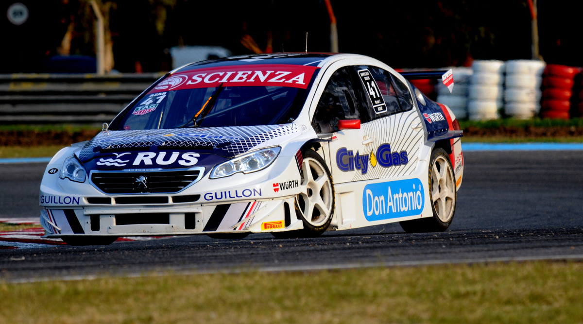 Diego Azar - Escudería FE - Peugeot 408 RPE V8