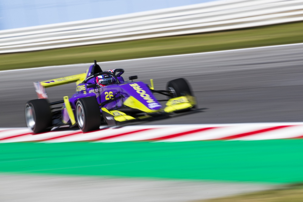 Sarah Moore - Hitech Racing - Tatuus F3 T-318 - Alfa Romeo