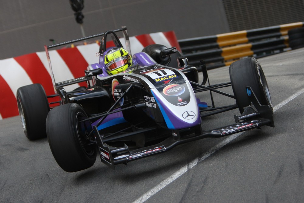 Renger van der Zande - Räikkönen Robertson Racing - Dallara F308 - AMG Mercedes