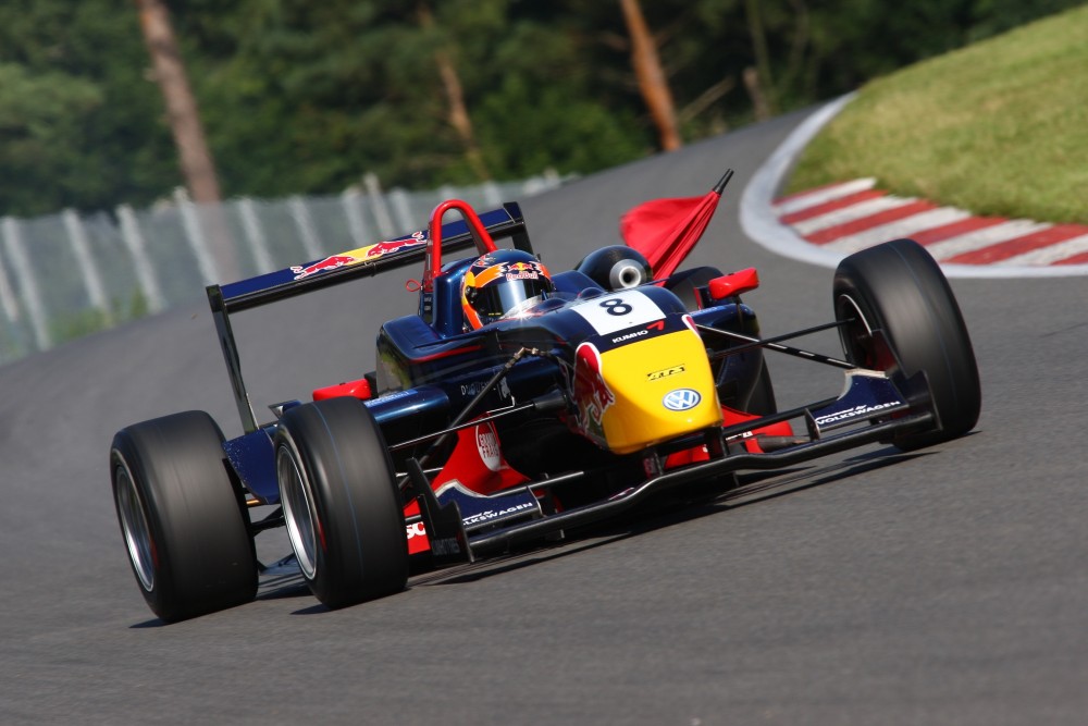 Jean Karl Vernay - Signature - Dallara F308 - Volkswagen