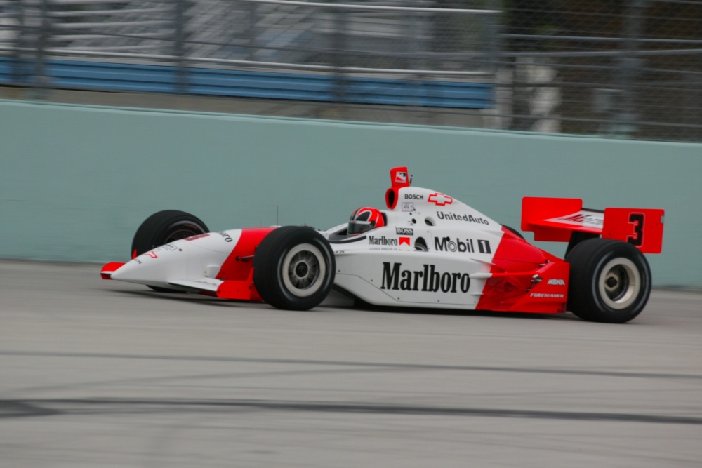 Helio Castroneves - Team Penske - Dallara IR-02 - Chevrolet