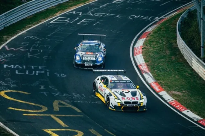 Könnte BMW bei sinkenden Gewinnen seine Investitionen und Präsenz im Motorsport reduzieren?