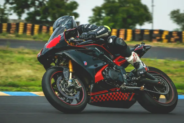 Motoren, Kurven und Endspiele: Der September im Zeichen des Motorsports