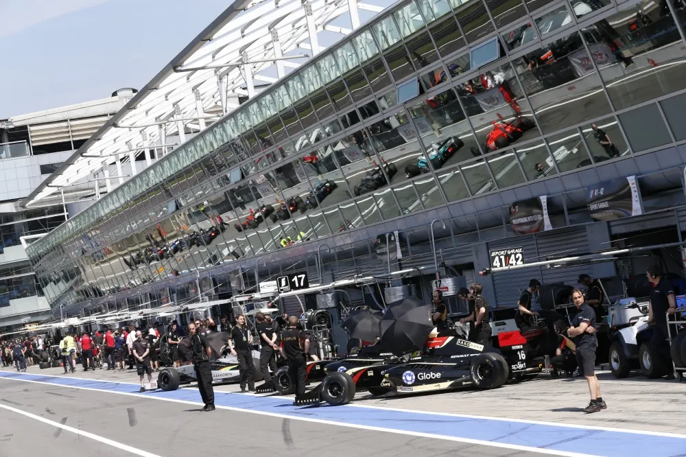 Saisonstart der Renault Worldseries in Monza