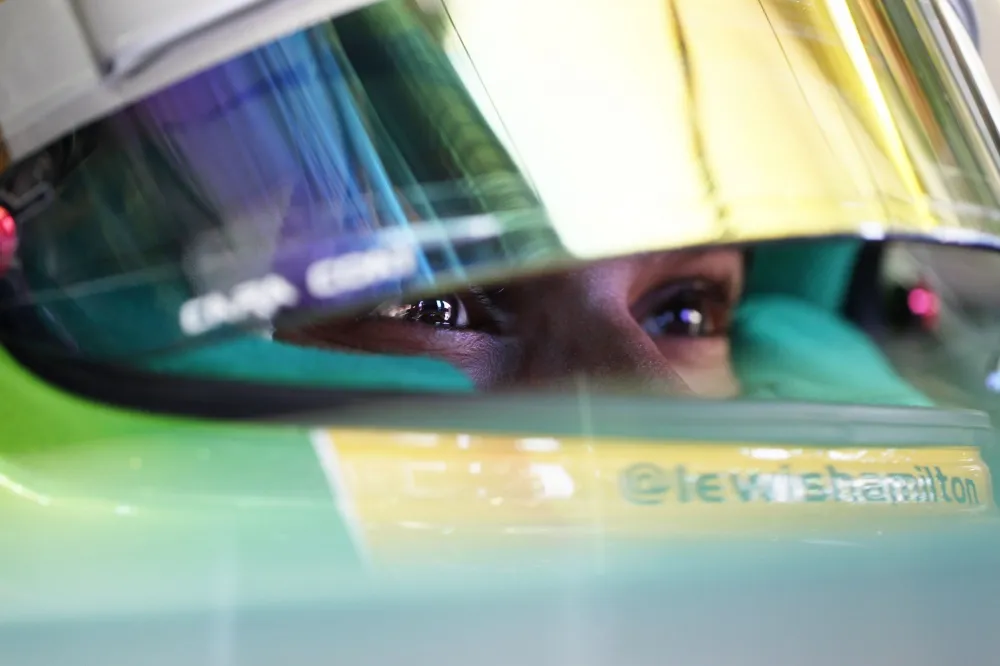 Bester schon am Samstag: Pole für Lewis Hamilton