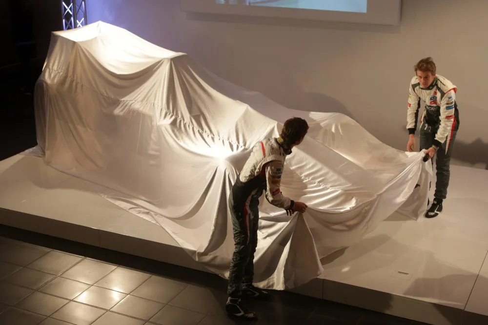 Noch verhüllt: Der neue Sauber C32