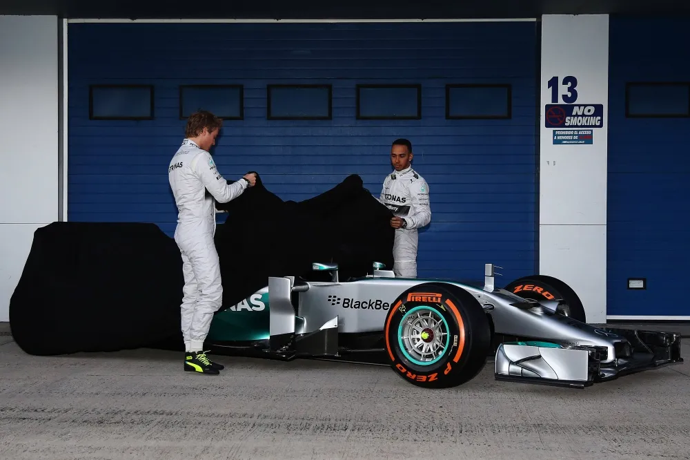 Rosberg und Hamilton enthüllen ihr neues Arbeitsgerät