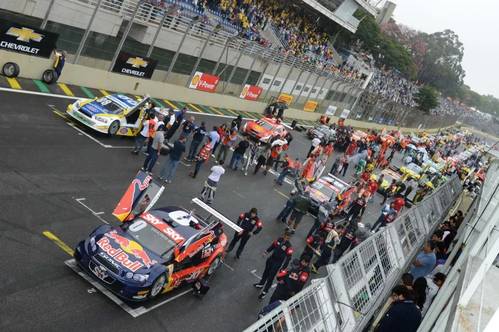 Volles Feld: 33 Autos am Start