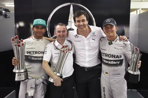 Mercedes dominiert: Hamilton siegt vor Rosberg